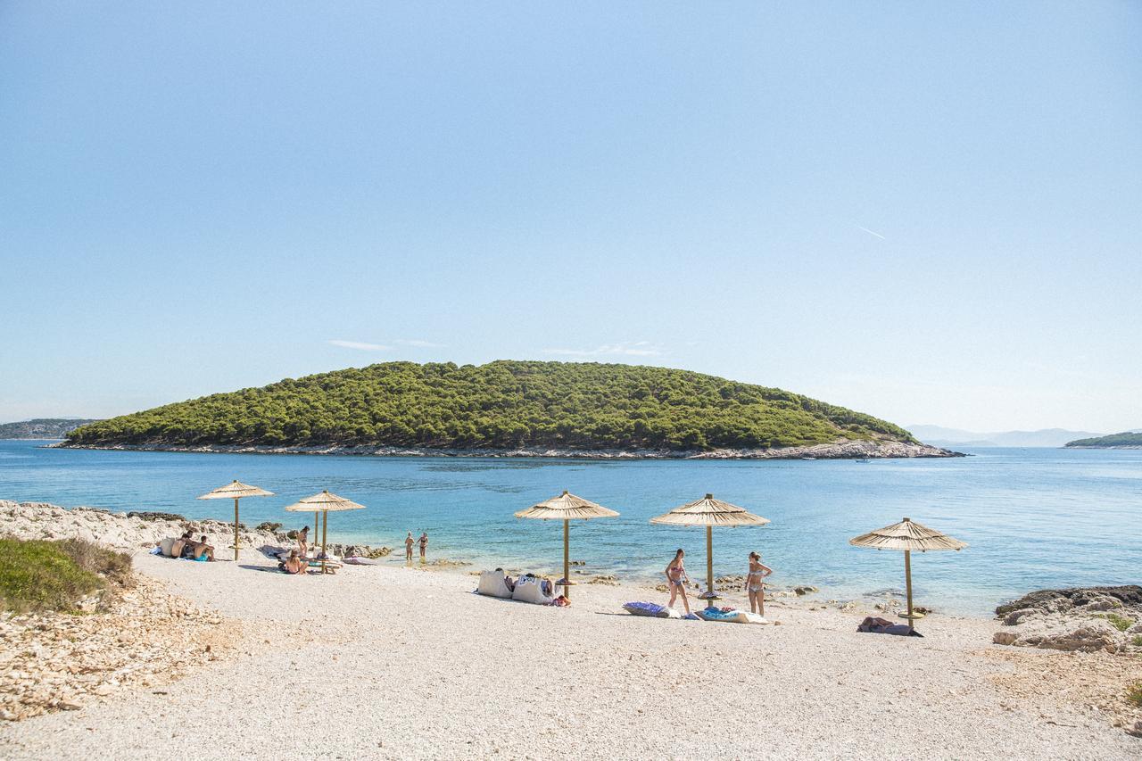 O-tents By Hotel Obonjan Island